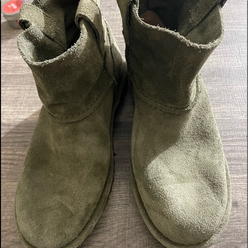 UGGs Boots - Picture 2 of 9